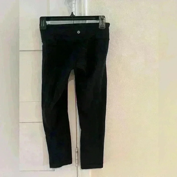 Lululemon Athletica Black Capris with Black/White Striped Lining- Size 4- EUC - Picture 3 of 4